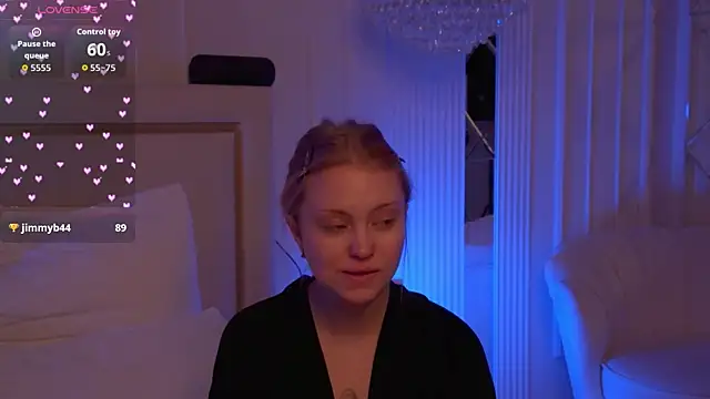 MollyHilton online show from 9, 4, 2026