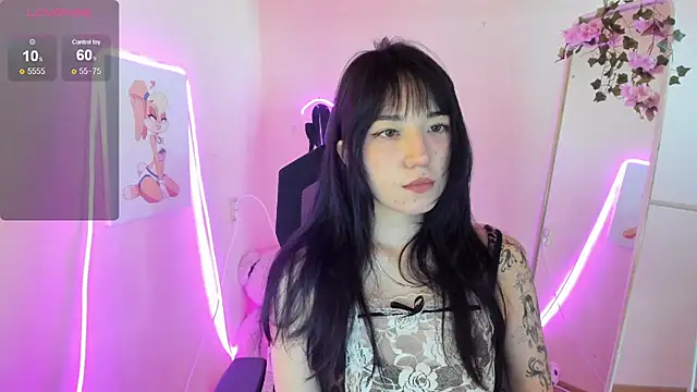 AliceeinWonderlanddd online show from 15, 7, 2026