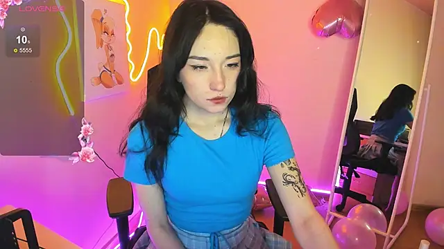 AliceeinWonderlanddd online show from 3, 2, 2026