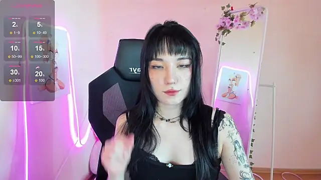 AliceeinWonderlanddd online show from 16, 6, 2026