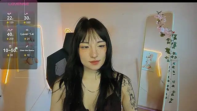 Snapshot of AliceeinWonderlanddd chatting on 3, 5, 2026 AliceeinWonderlanddd online show from 3, 5, 2026