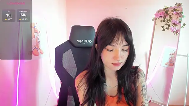 AliceeinWonderlanddd online show from 18, 7, 2026