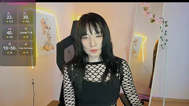 Snapshot of AliceeinWonderlanddd chatting on 13, 5, 2026 AliceeinWonderlanddd online show from 13, 5, 2026