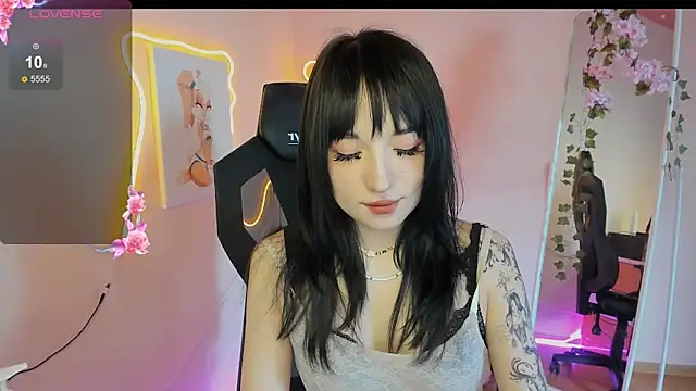 Snapshot of AliceeinWonderlanddd chatting on 21, 4, 2026 AliceeinWonderlanddd online show from 21, 4, 2026
