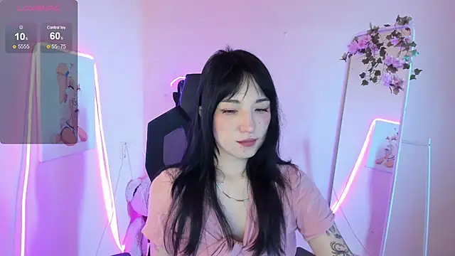 AliceeinWonderlanddd online show from 19, 7, 2026