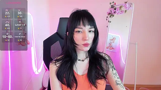 AliceeinWonderlanddd online show from 17, 6, 2026