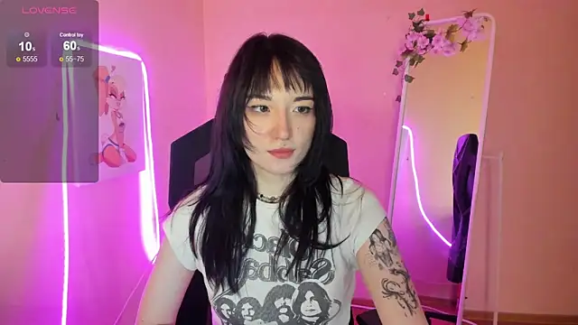 AliceeinWonderlanddd online show from 11, 6, 2026