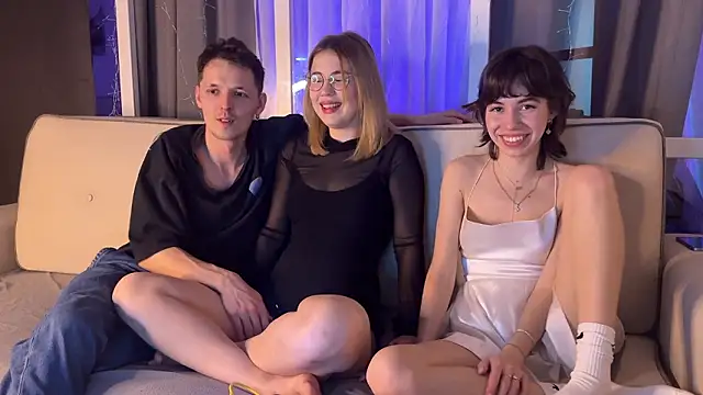 Three Some Dream online show from 9, 2, 2026
