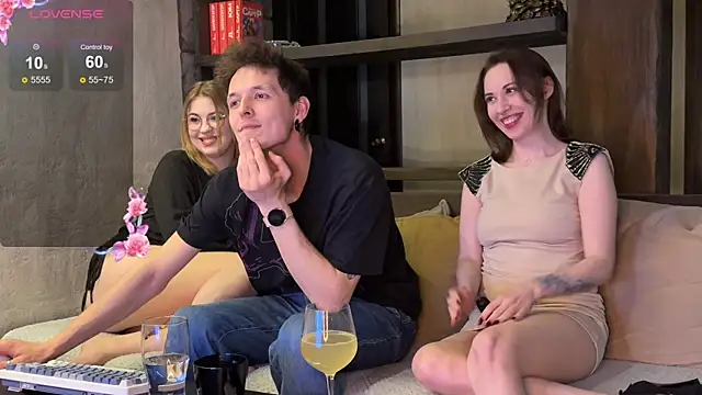 Three Some Dream online show from 22, 3, 2026