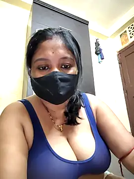 Curvy Trisha online show from 3, 4, 2026