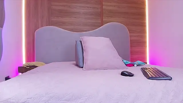 shaina adams online show from 21, 2, 2026