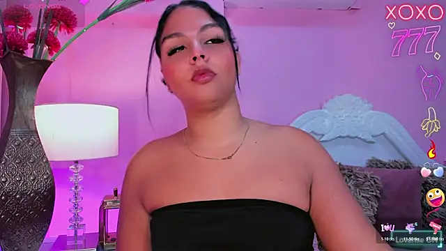Maia Hotts online show from 4, 5, 2026