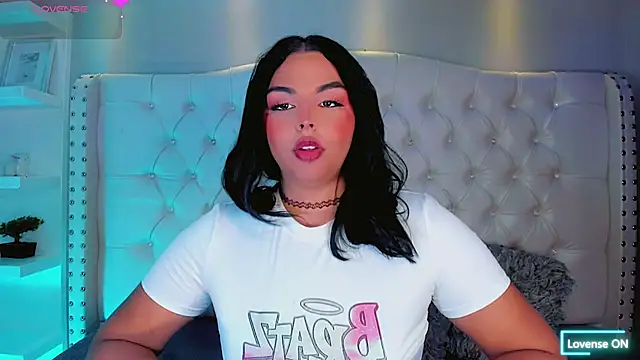 Snapshot of Maia_Hotts chatting on 7, 7, 2026 Maia Hotts online show from 7, 7, 2026