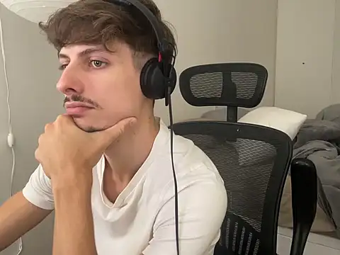 vitoraugustoxxx online show from 9, 2, 2026