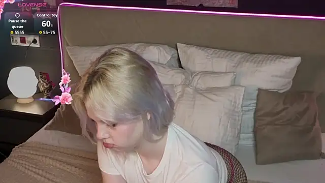 MollySoftGlow online show from 30, 3, 2026