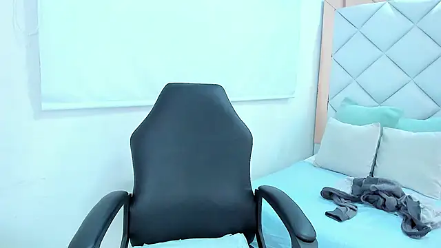 crystalstonee online show from 12, 3, 2026