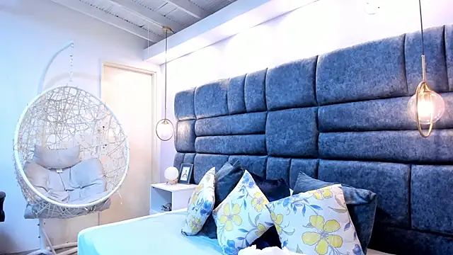 crystalstonee online show from 31, 3, 2026