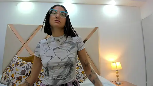 crystalstonee online show from 12, 6, 2026