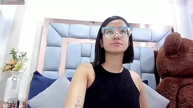 crystalstonee online show from 30, 6, 2026
