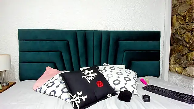 Dahliablack online show from 3, 3, 2026