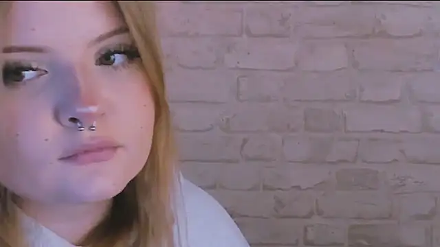 Snapshot of Emily_Coyness chatting on 28, 3, 2026 Emily Coyness online show from 28, 3, 2026