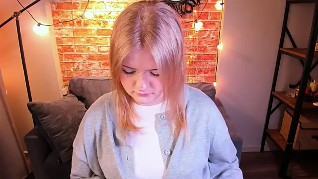 Snapshot of Emily_Coyness chatting on 25, 2, 2026 Emily Coyness online show from 25, 2, 2026