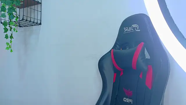 Snapshot of AnnieRouse__ chatting on 5, 2, 2026 AnnieRouse online show from 5, 2, 2026