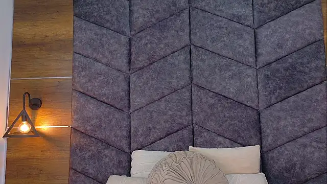 AnnieRouse   online show from 9, 4, 2026