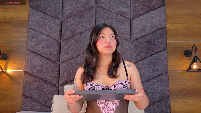 AnnieRouse   online show from 5, 4, 2026