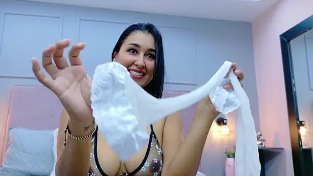 Busty Zay online show from 5, 2, 2026