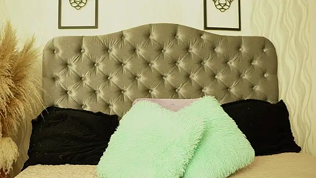 katt eyes  online show from 29, 3, 2026