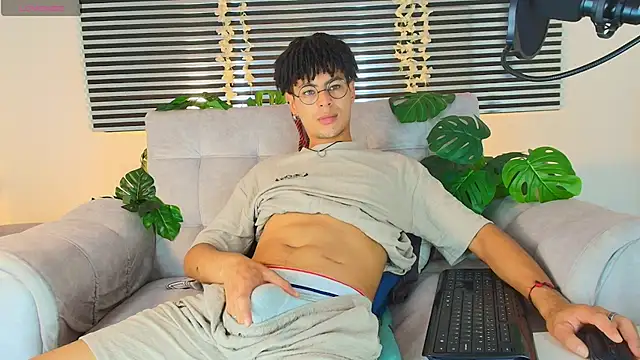ThiiagoSaeenz online show from 18, 6, 2026