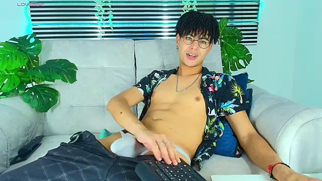 ThiiagoSaeenz online show from 24, 4, 2026