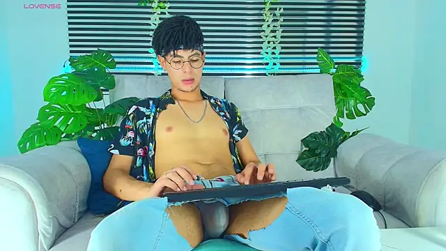 ThiiagoSaeenz online show from 15, 4, 2026