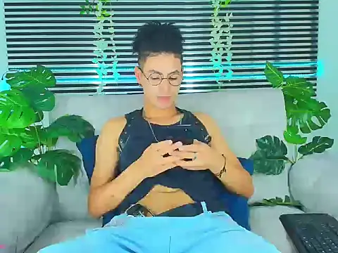 ThiiagoSaeenz online show from 8, 4, 2026