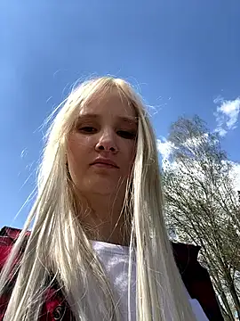 CrystalLili online show from 5, 5, 2026