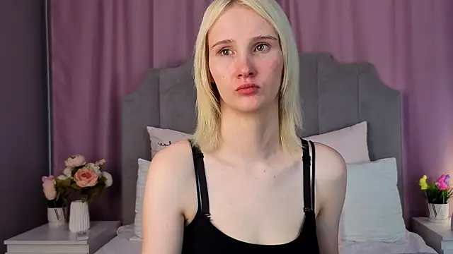 Snapshot of CrystalLili chatting on 10, 6, 2026 CrystalLili online show from 10, 6, 2026