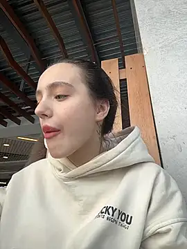 MiaTee online show from 28, 2, 2026