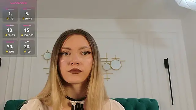 IrisLayne online show from 4, 3, 2026