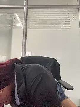 Nahomy Benett online show from 4, 3, 2026