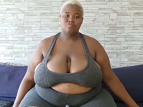 Snapshot of BustyBmw chatting on 22, 2, 2026 BustyBmw online show from 22, 2, 2026