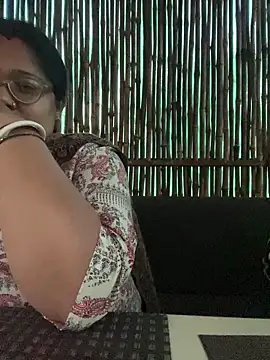 hornymommy999 online show from 5, 2, 2026