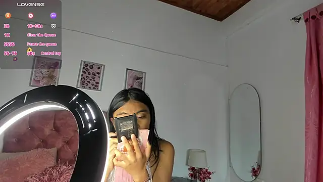 luna velveth online show from 12, 4, 2026