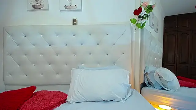 Snapshot of honeybliss_ chatting on 28, 2, 2026 honeybliss online show from 28, 2, 2026