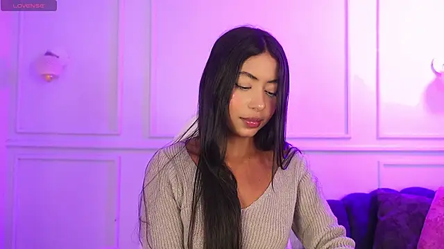 Lia Velez  online show from 16, 4, 2026