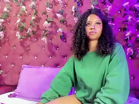 Snapshot of Lunaa_Brunettee chatting on 5, 2, 2026 Lunaa Brunettee online show from 5, 2, 2026