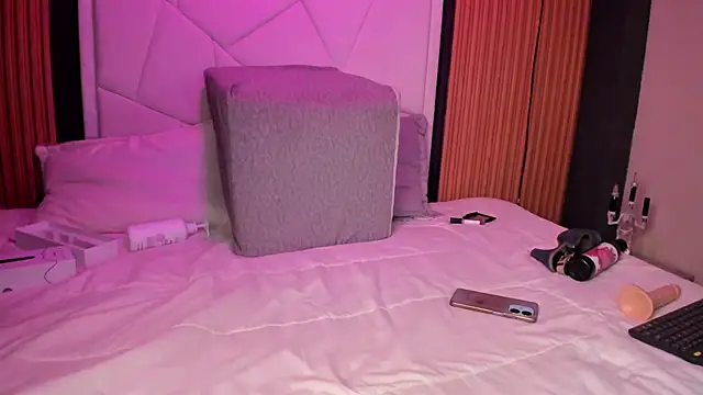 MiaTorres4 online show from 27, 3, 2026