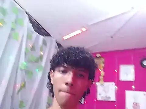 Snapshot of bigcock_twinks chatting on 21, 2, 2026 bigcock twinks online show from 21, 2, 2026