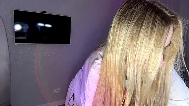 Snapshot of Between_Eeys chatting on 1, 3, 2026 Between Eeys online show from 1, 3, 2026