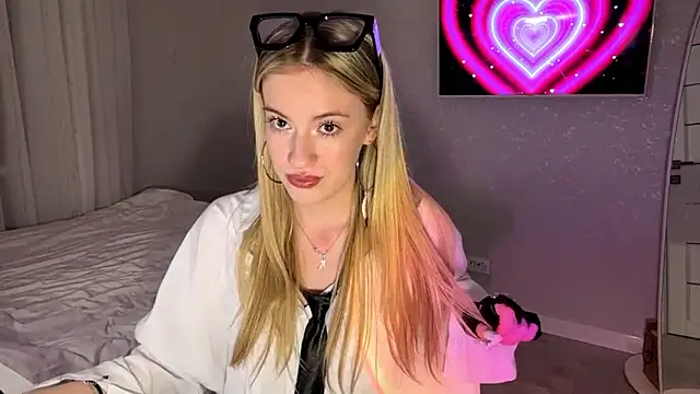 Snapshot of Between_Eeys chatting on 11, 2, 2026 Between Eeys online show from 11, 2, 2026